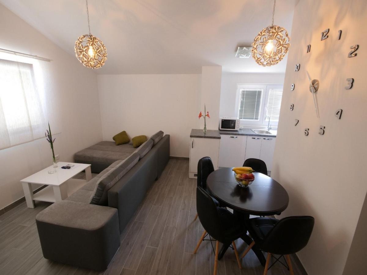 Maza Apartment *